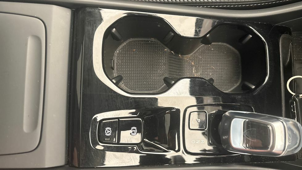 Volvo XC40 2.0 B3p Plus Dark White #32