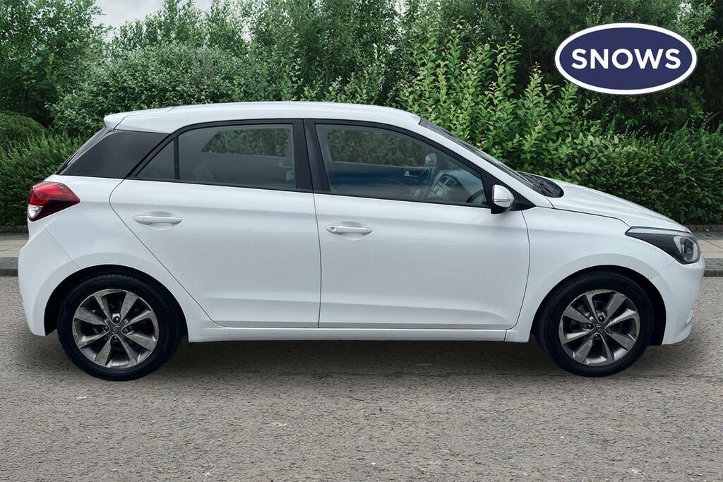 Hyundai I20 1.2 Blue Drive Se Euro 6 Ss White #4