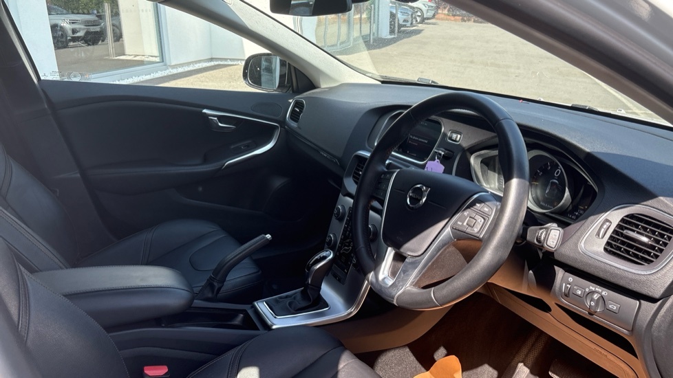 Volvo V40 Cross Country T3 Pro White #4