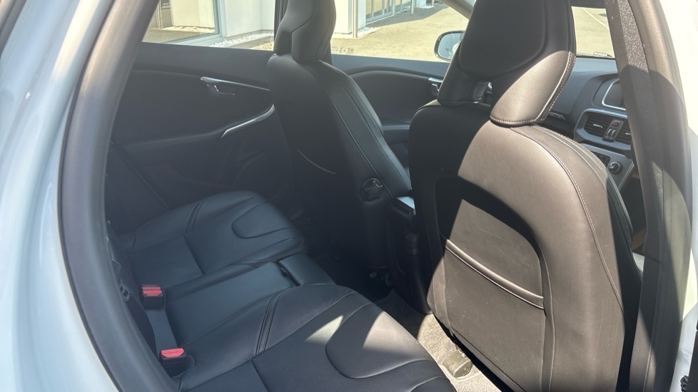 Volvo V40 Cross Country T3 Pro White #6