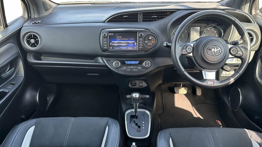 Toyota Yaris 1.5 Vvt-h Gr Sport Hatchback Hybrid E-c White #6