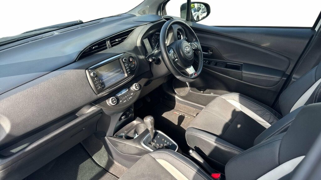 Toyota Yaris 1.5 Vvt-h Gr Sport Hatchback Hybrid E-c White #5