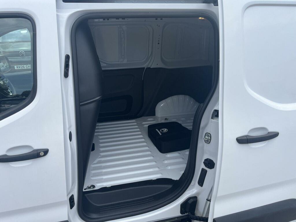 Vauxhall Combo-e Life 2300 50Kwh Dynamic L1 H1 7.4Kw Charger White #5
