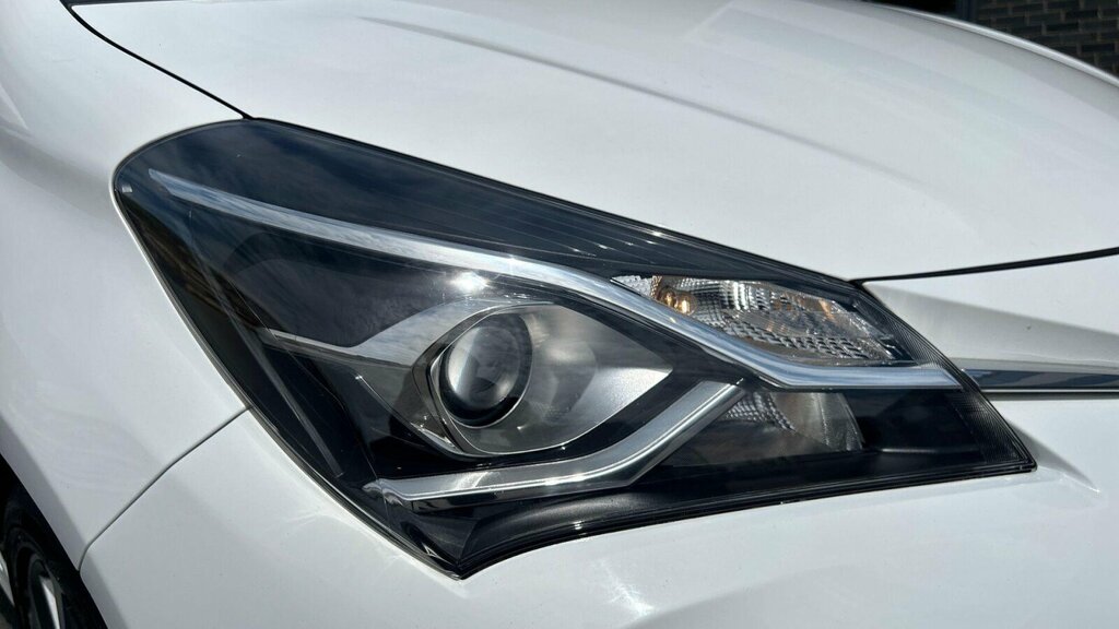 Toyota Yaris Yaris Excel Hev Cvt White #20