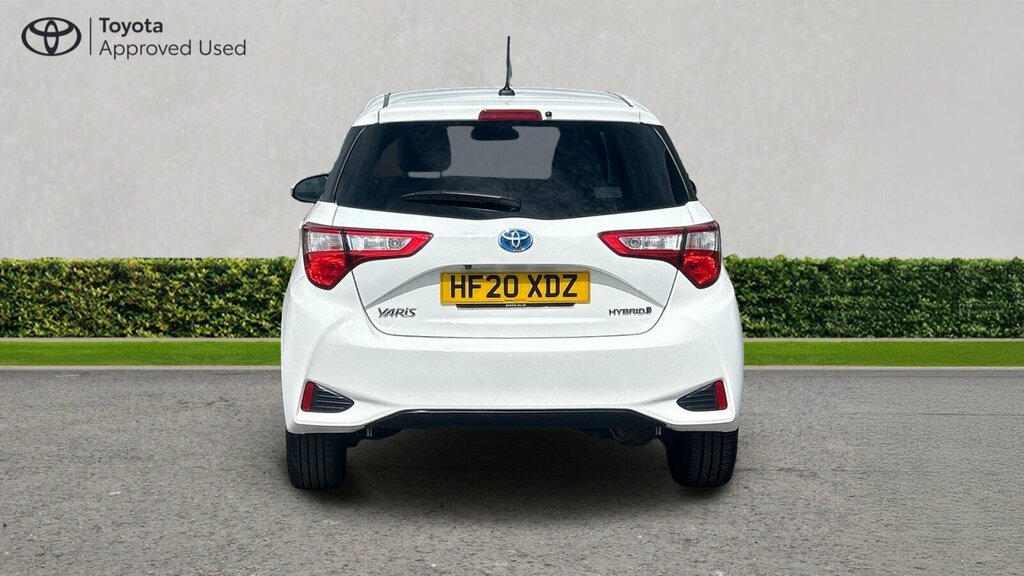Toyota Yaris Yaris Excel Hev Cvt White #27