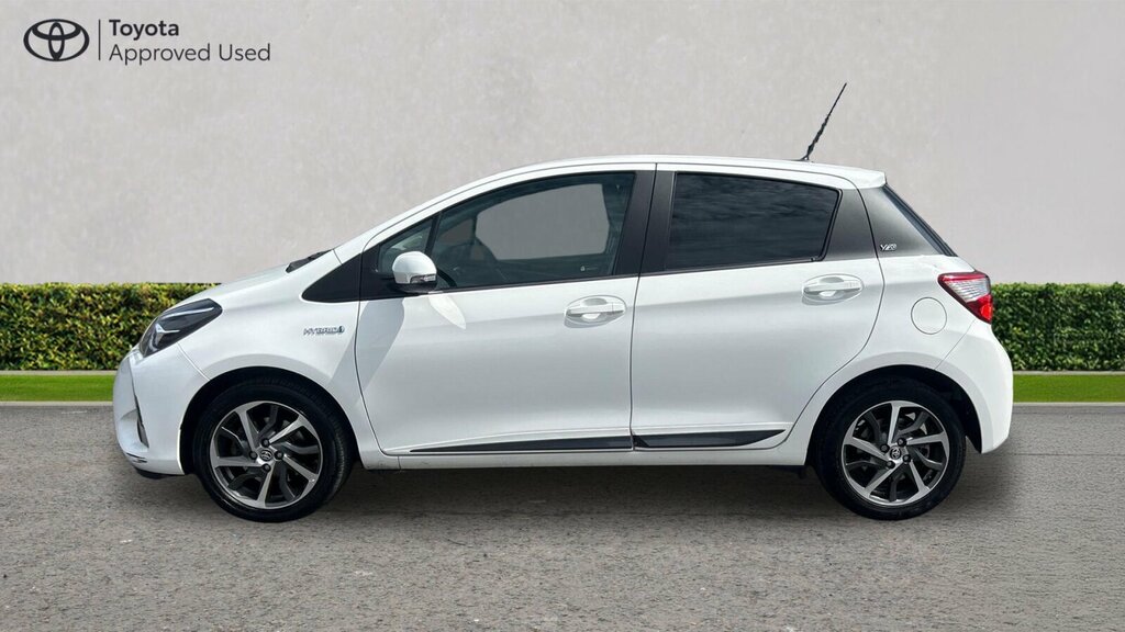Toyota Yaris Yaris Excel Hev Cvt White #25