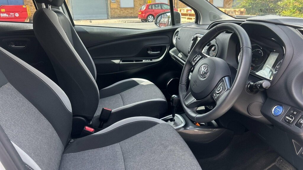Toyota Yaris Yaris Excel Hev Cvt White #12