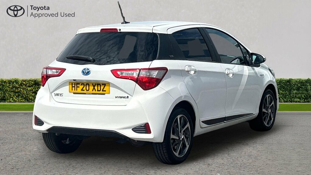 Toyota Yaris 1.5 Vvt-h Y20 Hatchback Hybrid E-cvt Eu White #2