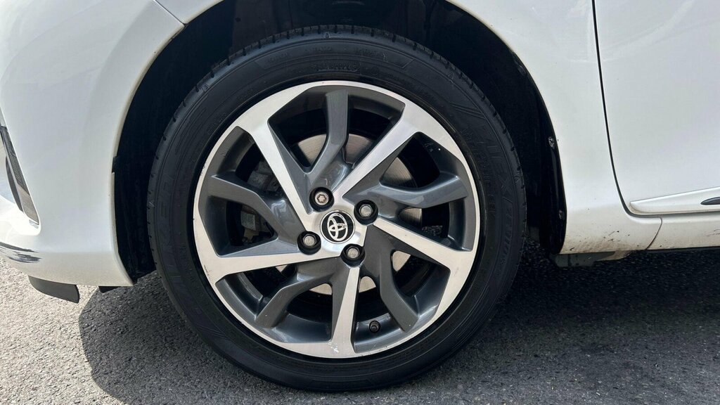 Toyota Yaris Yaris Excel Hev Cvt White #26