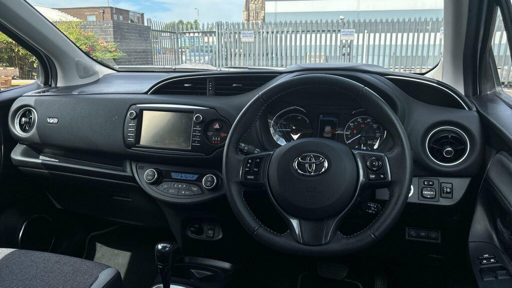 Toyota Yaris Yaris Excel Hev Cvt White #7
