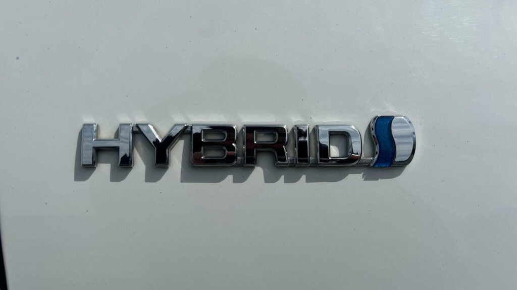 Toyota Yaris Yaris Excel Hev Cvt White #36