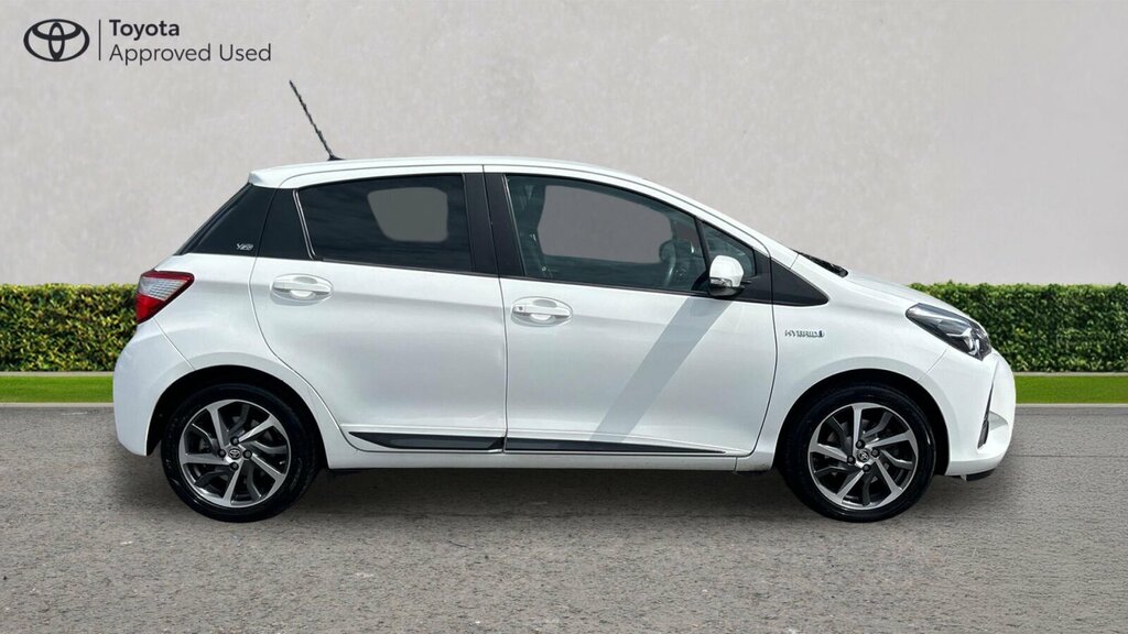 Toyota Yaris Yaris Excel Hev Cvt White #24