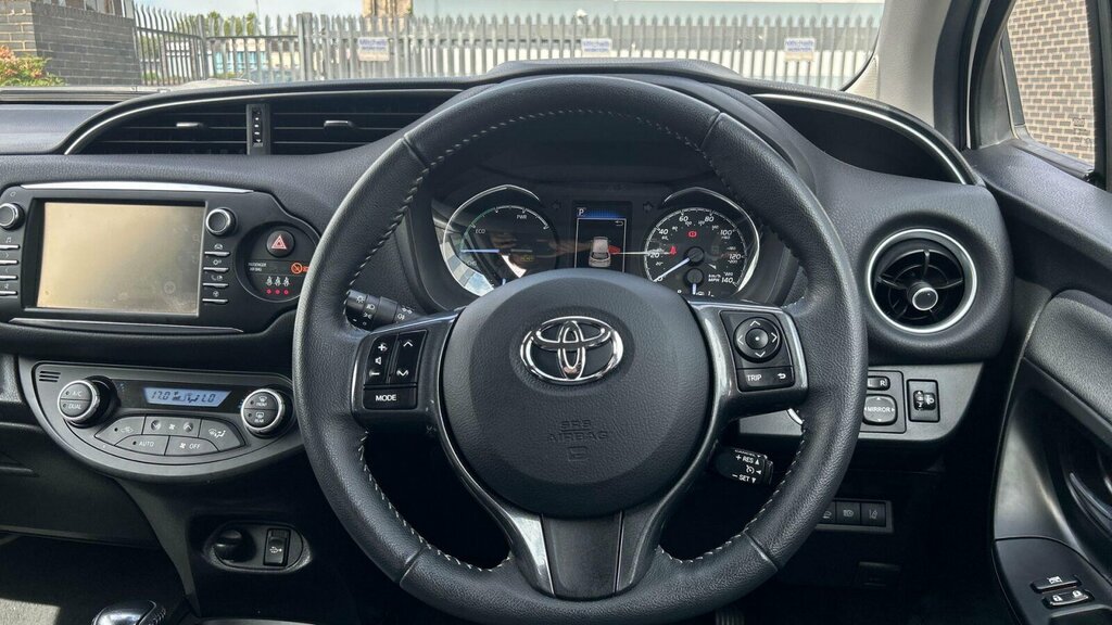 Toyota Yaris Yaris Excel Hev Cvt White #10
