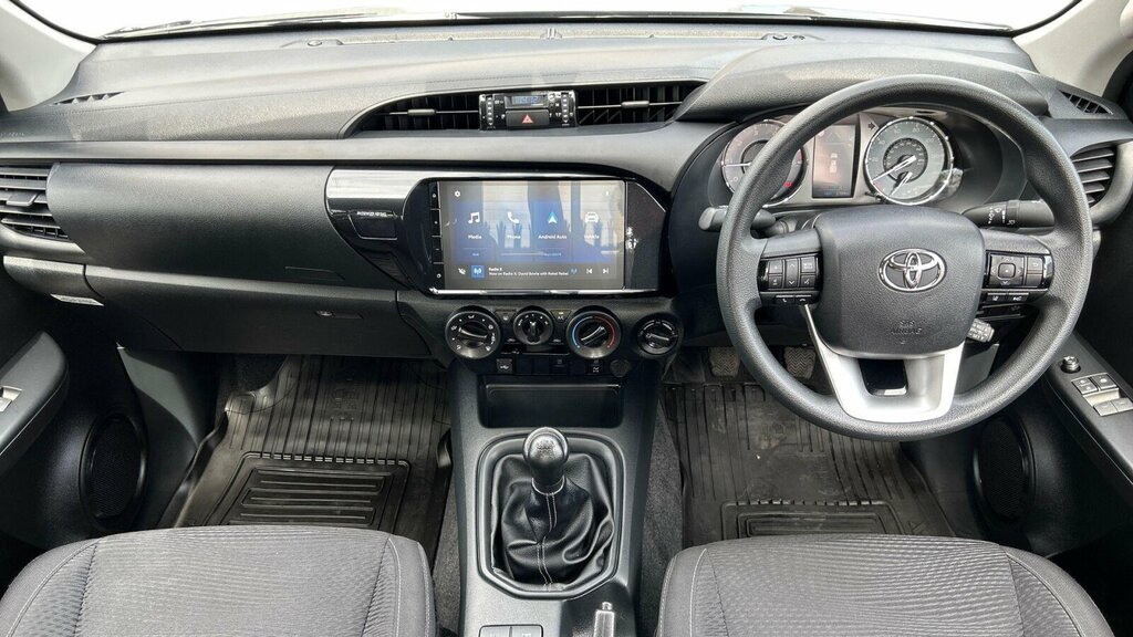Toyota HILUX Pickup Black #12