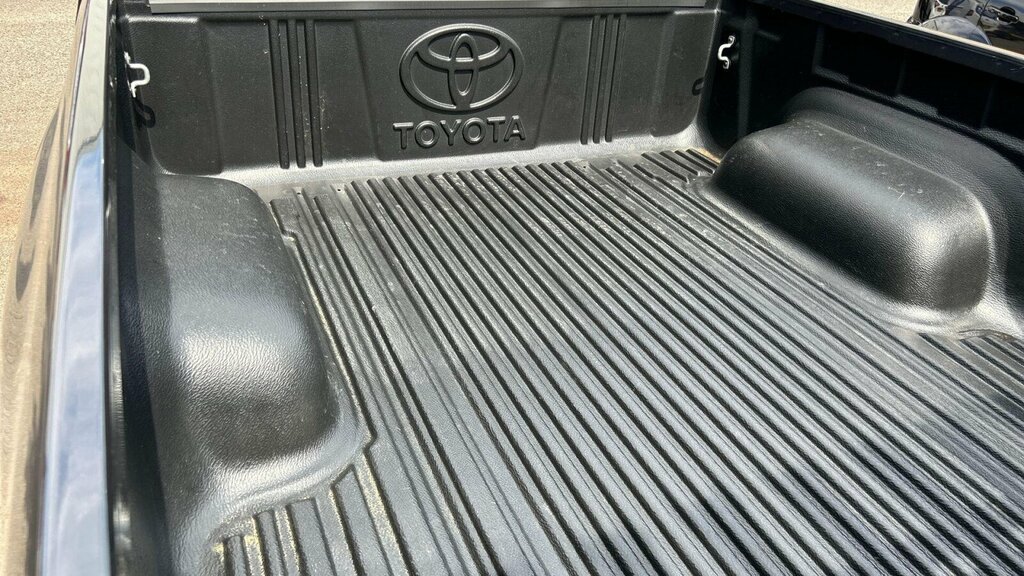 Toyota HILUX Pickup Black #26