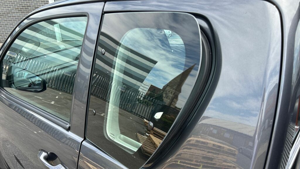 Toyota HILUX Pickup Black #83