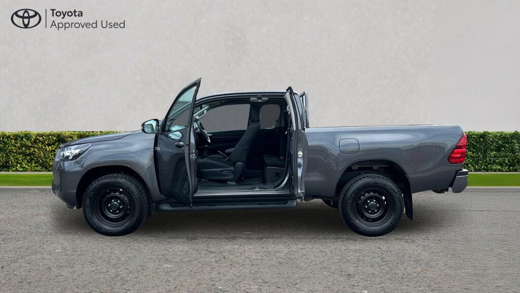 Toyota HILUX Pickup Black #50