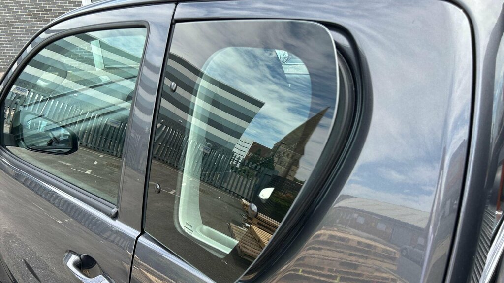 Toyota HILUX Pickup Black #84