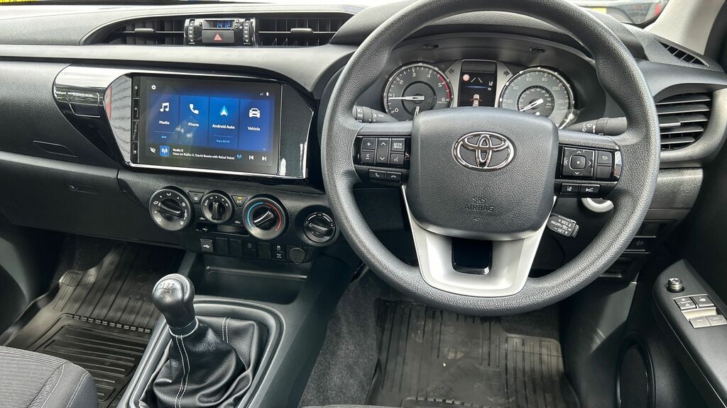 Toyota HILUX Pickup Black #14