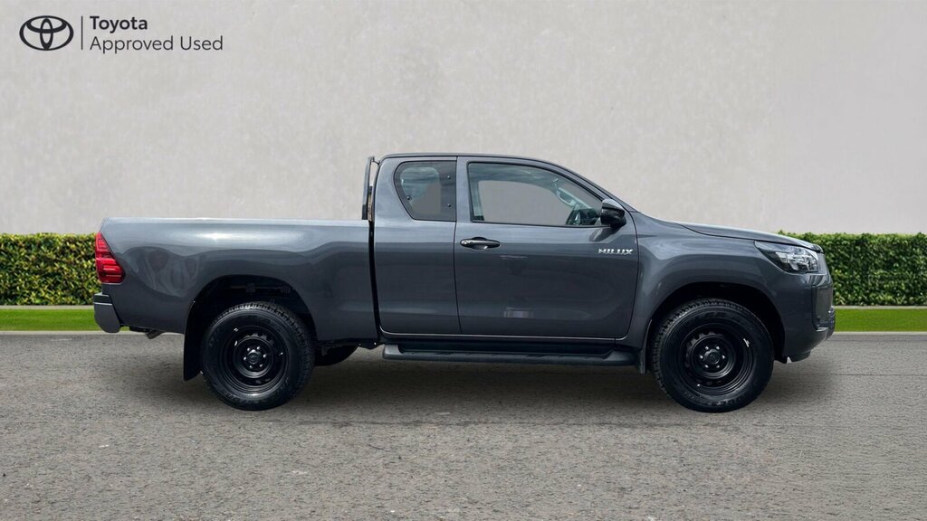 Toyota HILUX Pickup Black #47