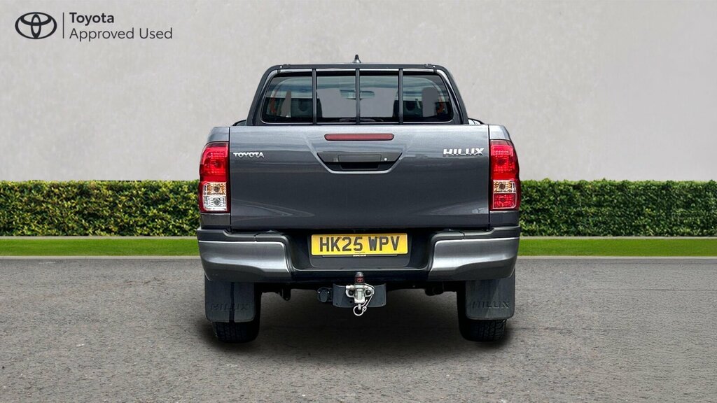 Toyota HILUX Pickup Black #54