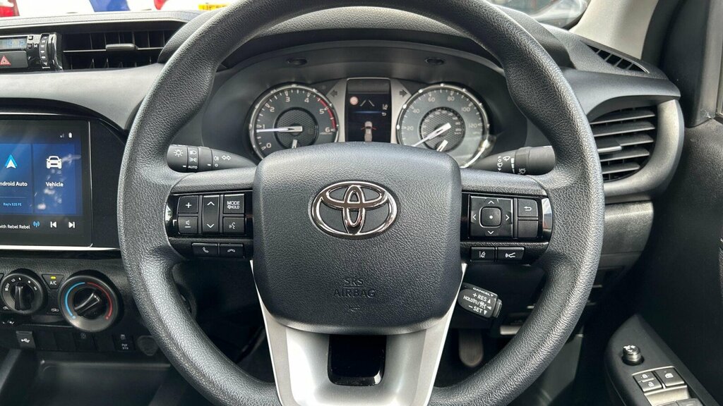 Toyota HILUX Pickup Black #20