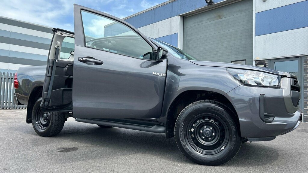 Toyota HILUX Pickup Black #96