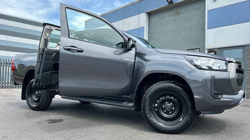 Toyota HILUX Pickup Black #95