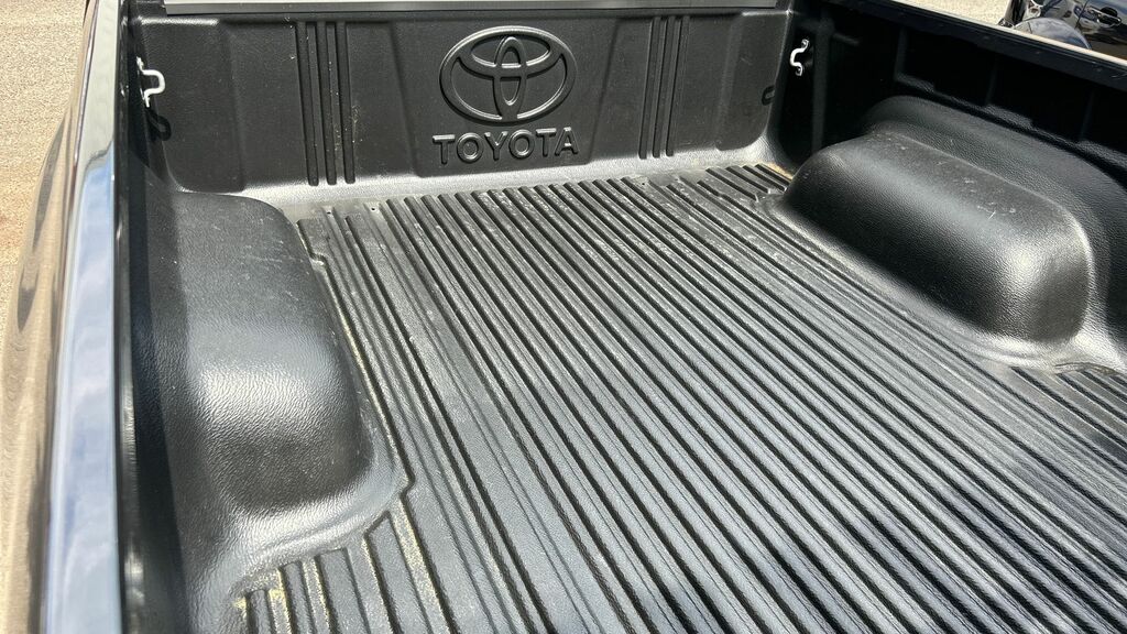 Toyota HILUX Pickup Black #25