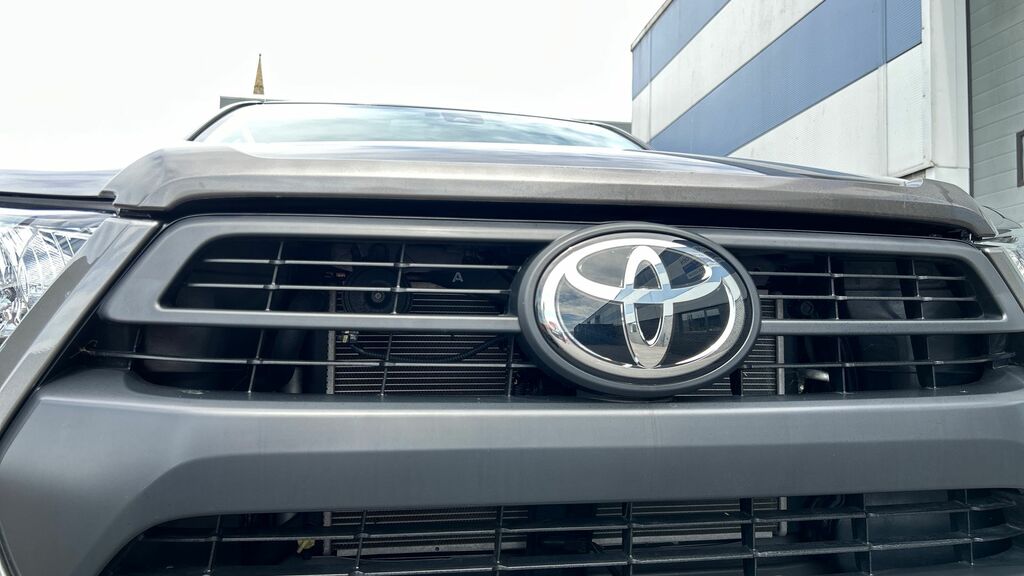Toyota HILUX Pickup Black #91