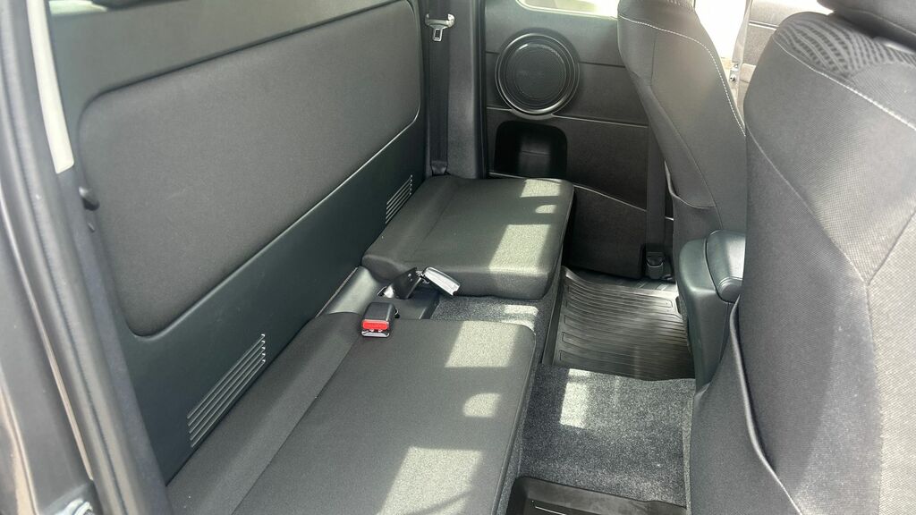 Toyota HILUX Pickup Black #15