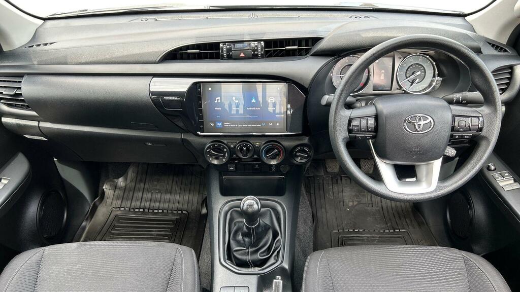 Toyota HILUX Pickup Black #11