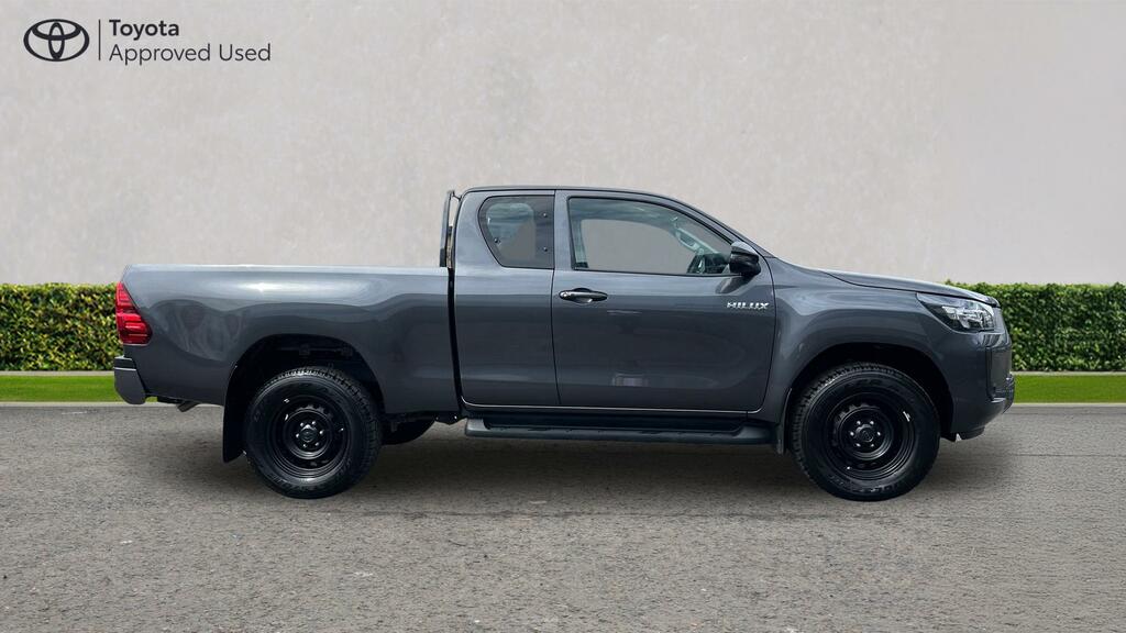 Toyota HILUX Pickup Black #48