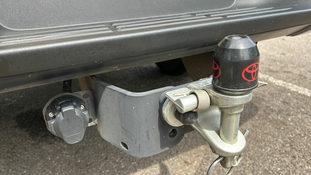 Toyota HILUX Pickup Black #36