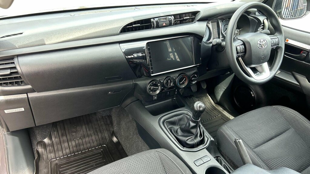 Toyota HILUX 2.8D Active Extra Pickup Double Cab Man Grey #5