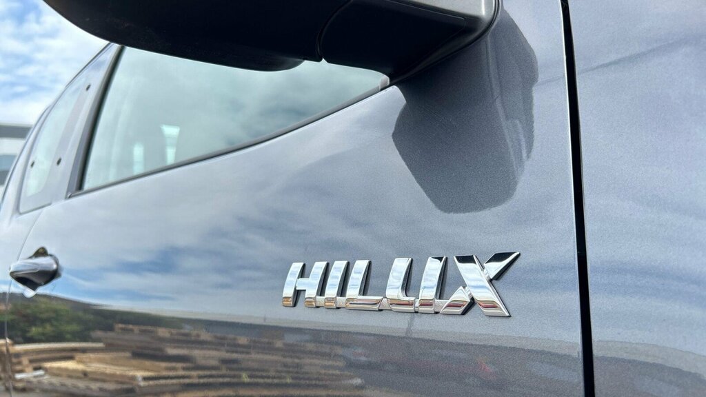 Toyota HILUX Invincible X Grey #45