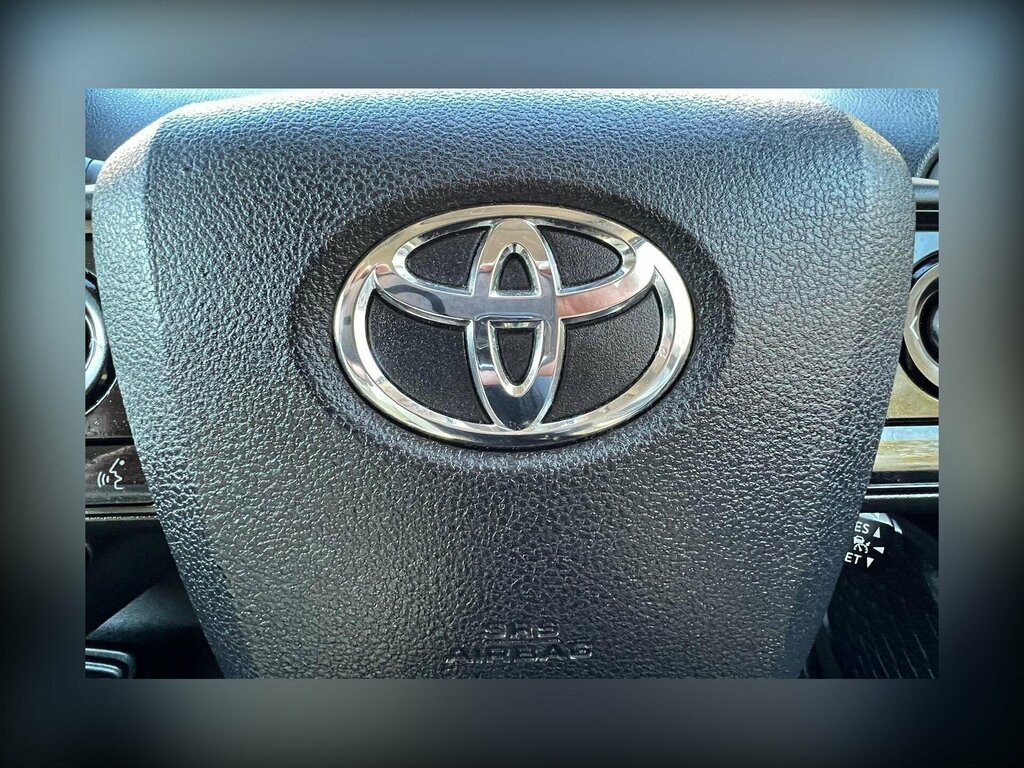 Toyota Prius Petrol White #16