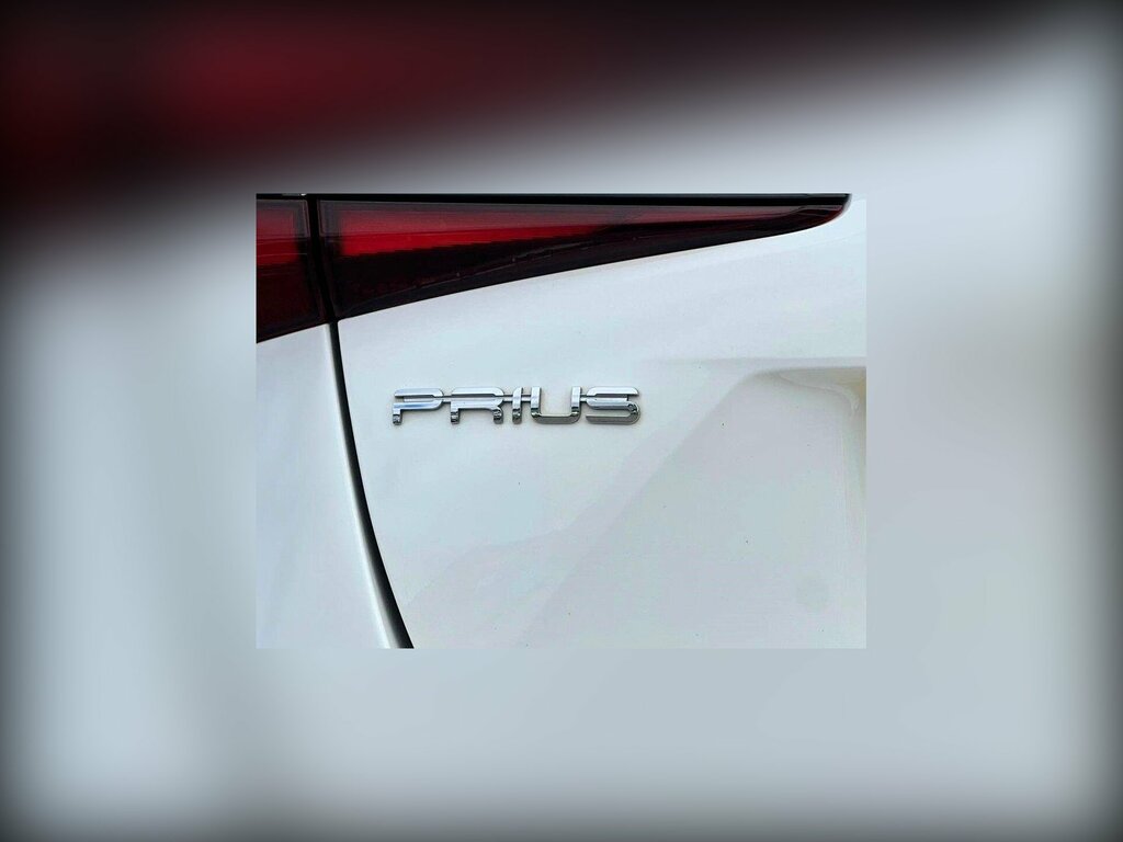 Toyota Prius Petrol White #30