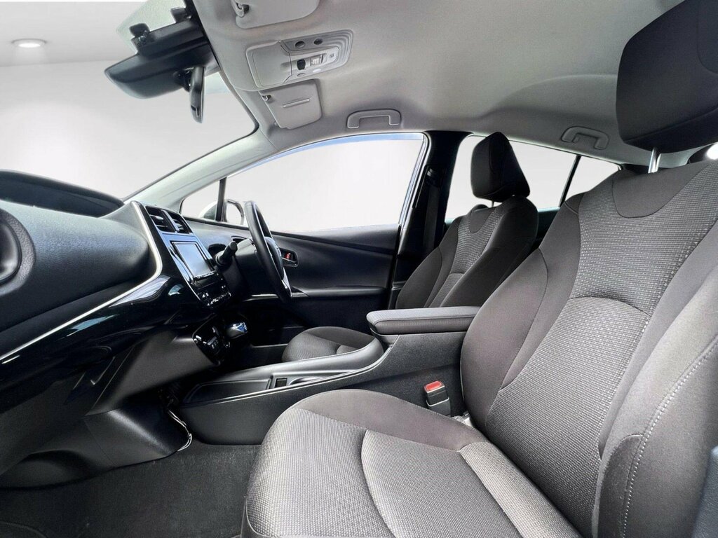 Toyota Prius Petrol White #10