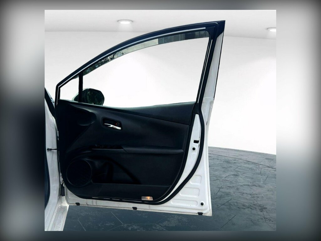 Toyota Prius Petrol White #26