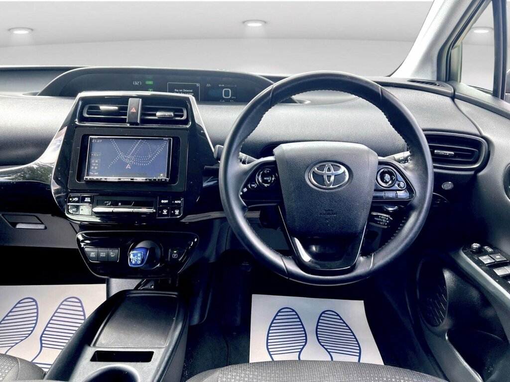 Toyota Prius Petrol White #13