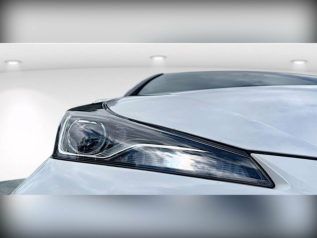 Toyota Prius Petrol White #35