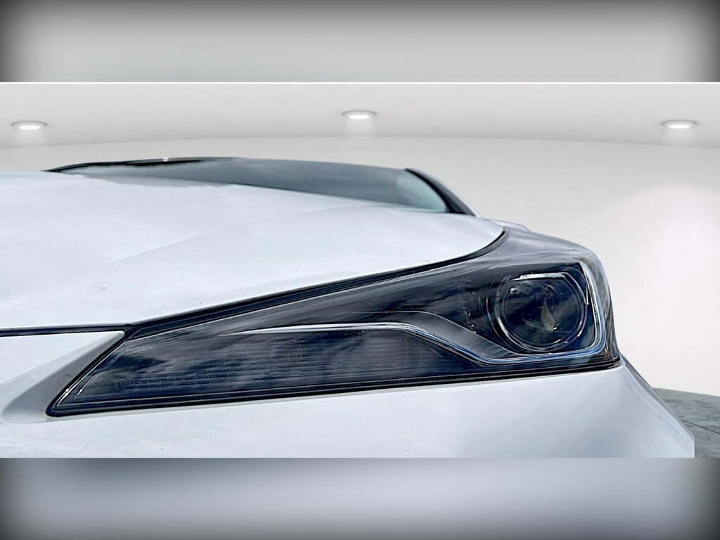 Toyota Prius Petrol White #37