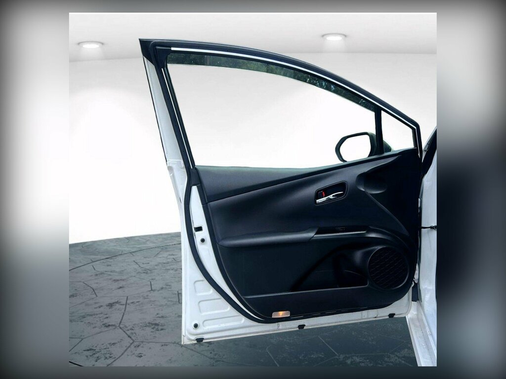 Toyota Prius Petrol White #25