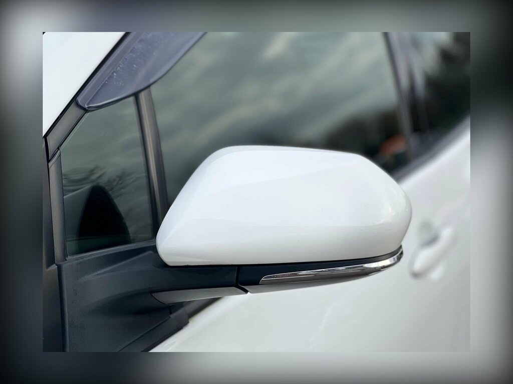 Toyota Prius Petrol White #34