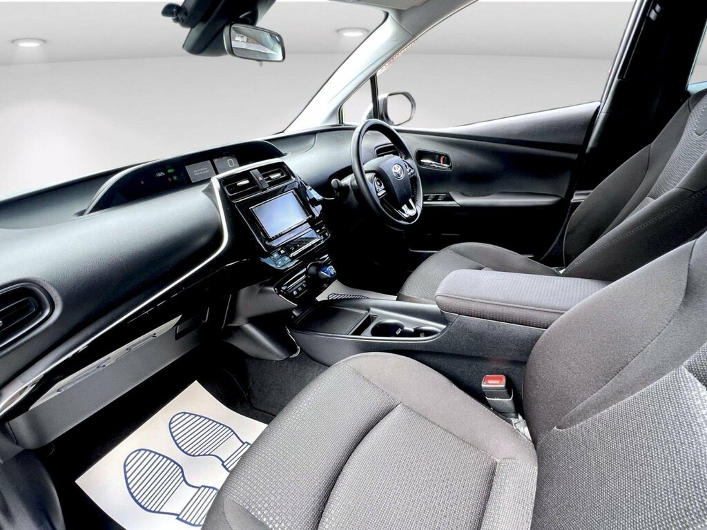 Toyota Prius Petrol White #9