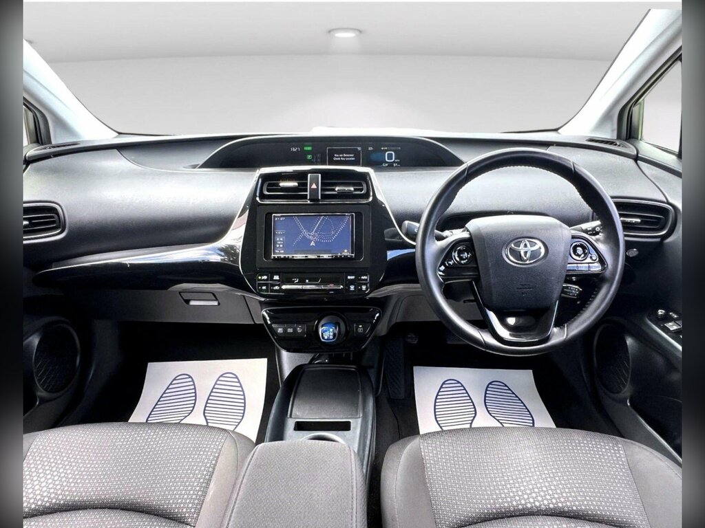 Toyota Prius Petrol White #12