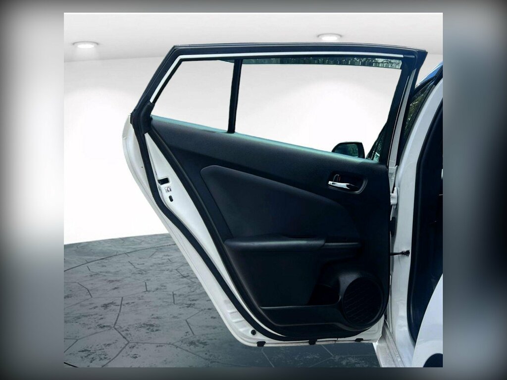 Toyota Prius Petrol White #27