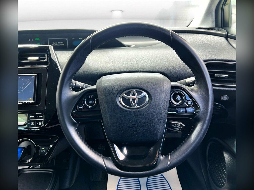 Toyota Prius Petrol White #14