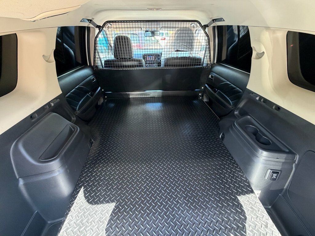 Mitsubishi Outlander Suv White #3